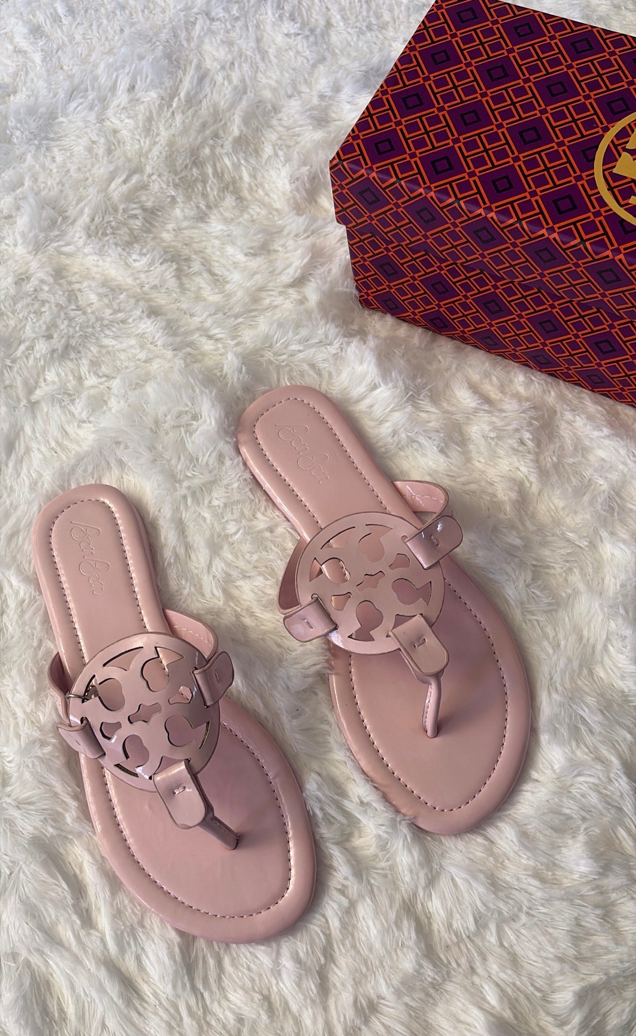 Pink sandals 👛