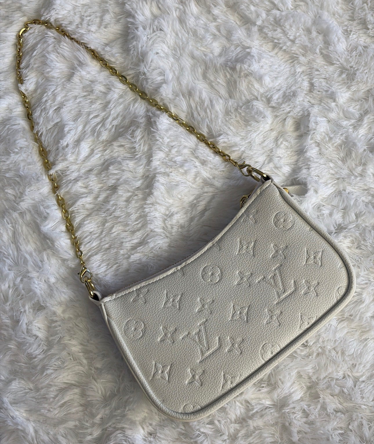 Classic White Shoulder Bag 🤍