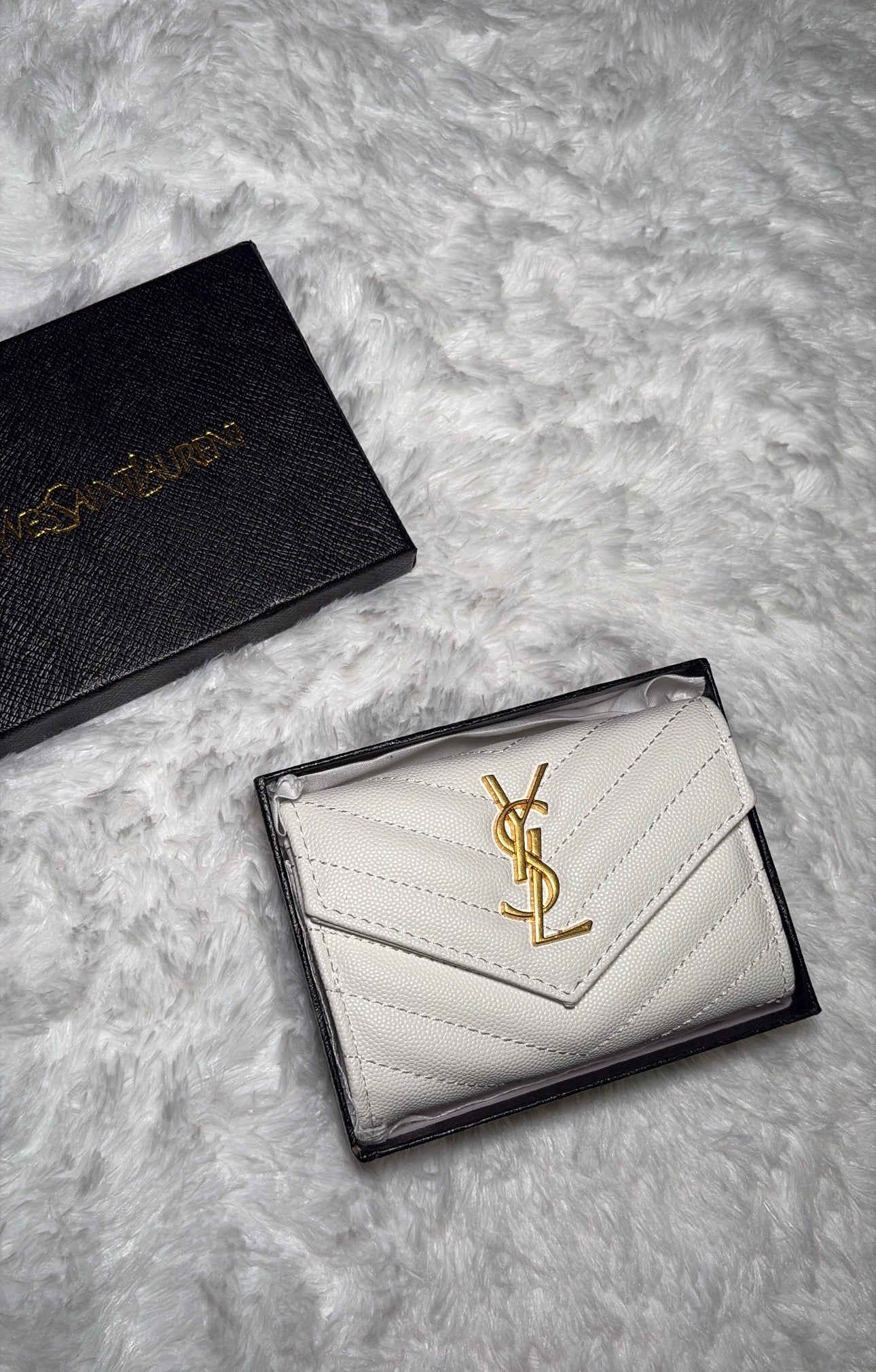 Everyday white wallet 🤍